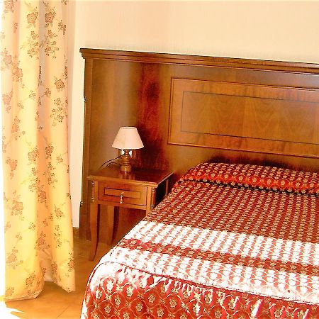 Hotel Cinecitta Рим Экстерьер фото