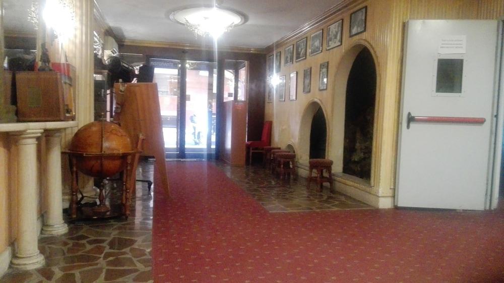 Hotel Cinecitta Рим Экстерьер фото