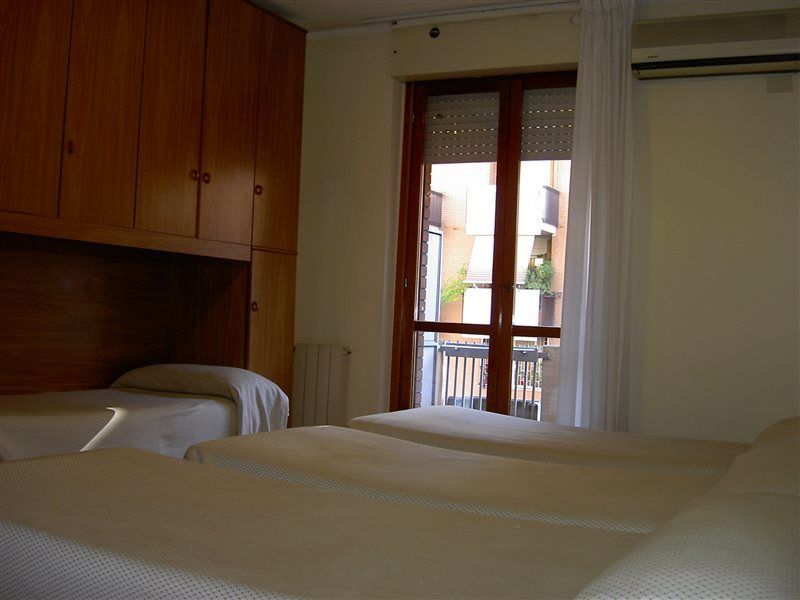 Hotel Cinecitta Рим Экстерьер фото