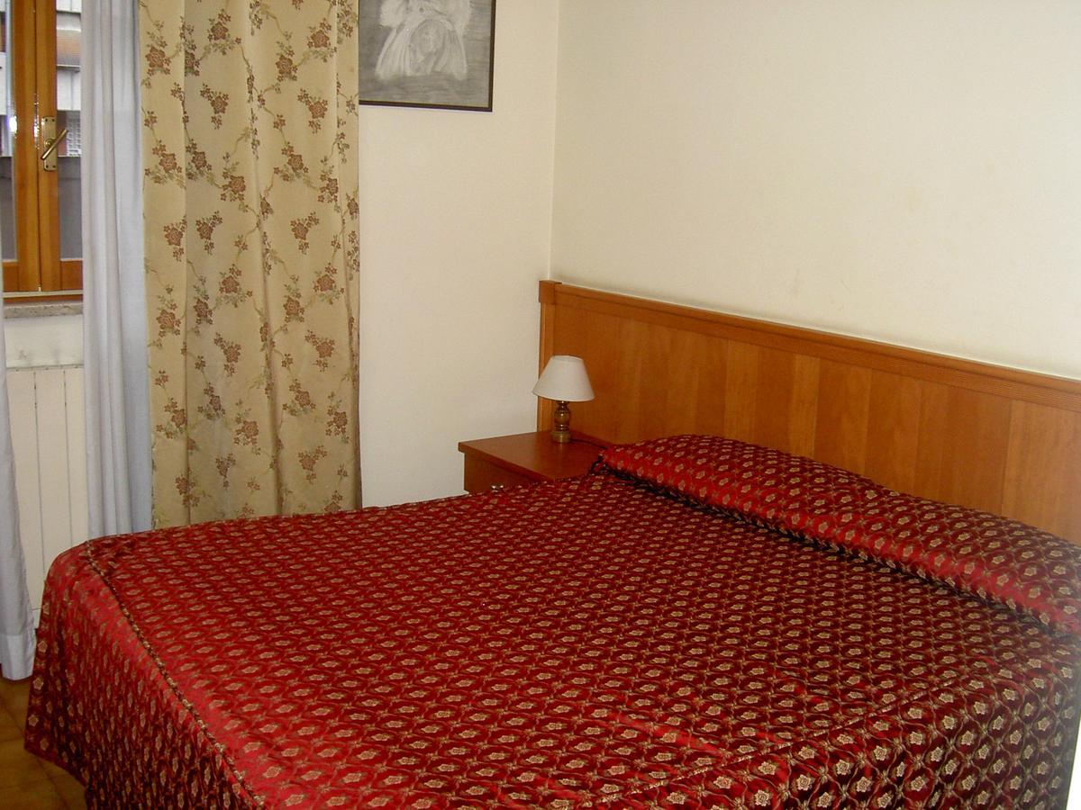 Hotel Cinecitta Рим Экстерьер фото