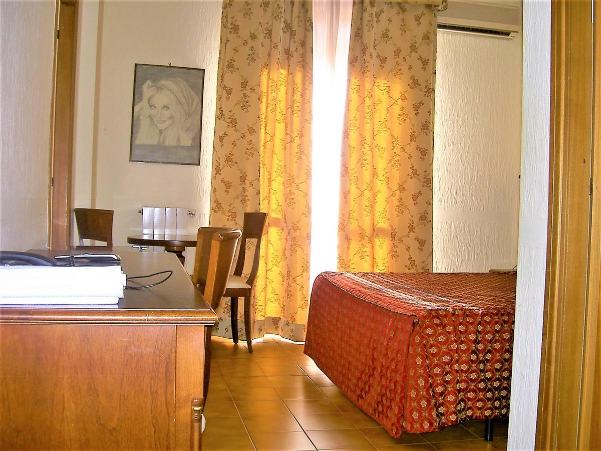 Hotel Cinecitta Рим Экстерьер фото