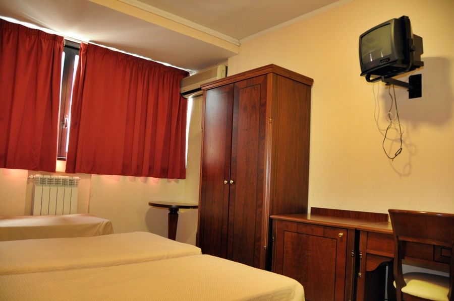 Hotel Cinecitta Рим Экстерьер фото