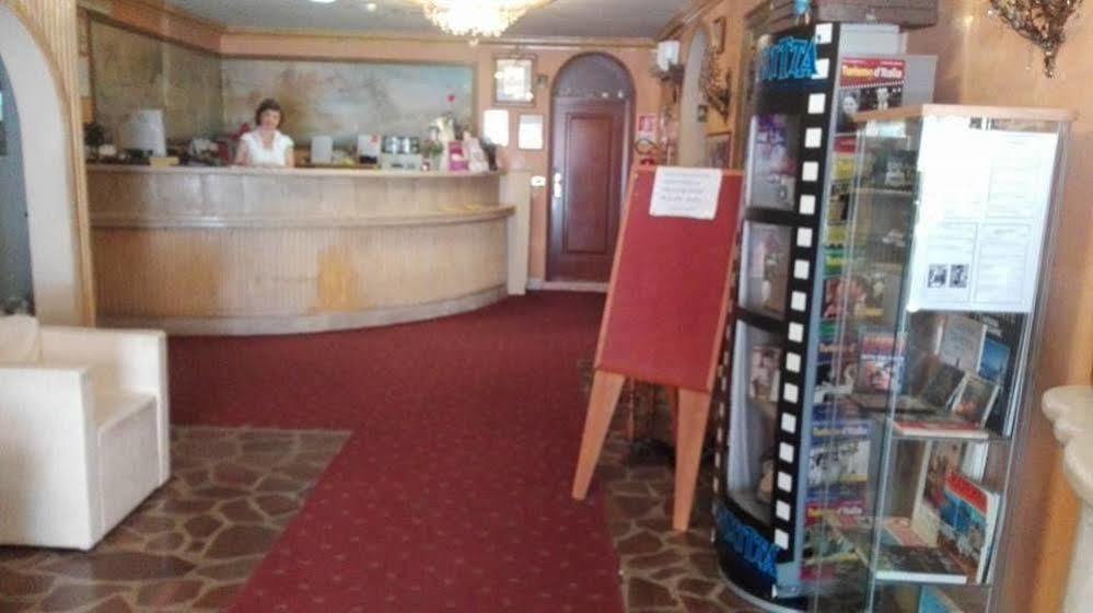Hotel Cinecitta Рим Экстерьер фото