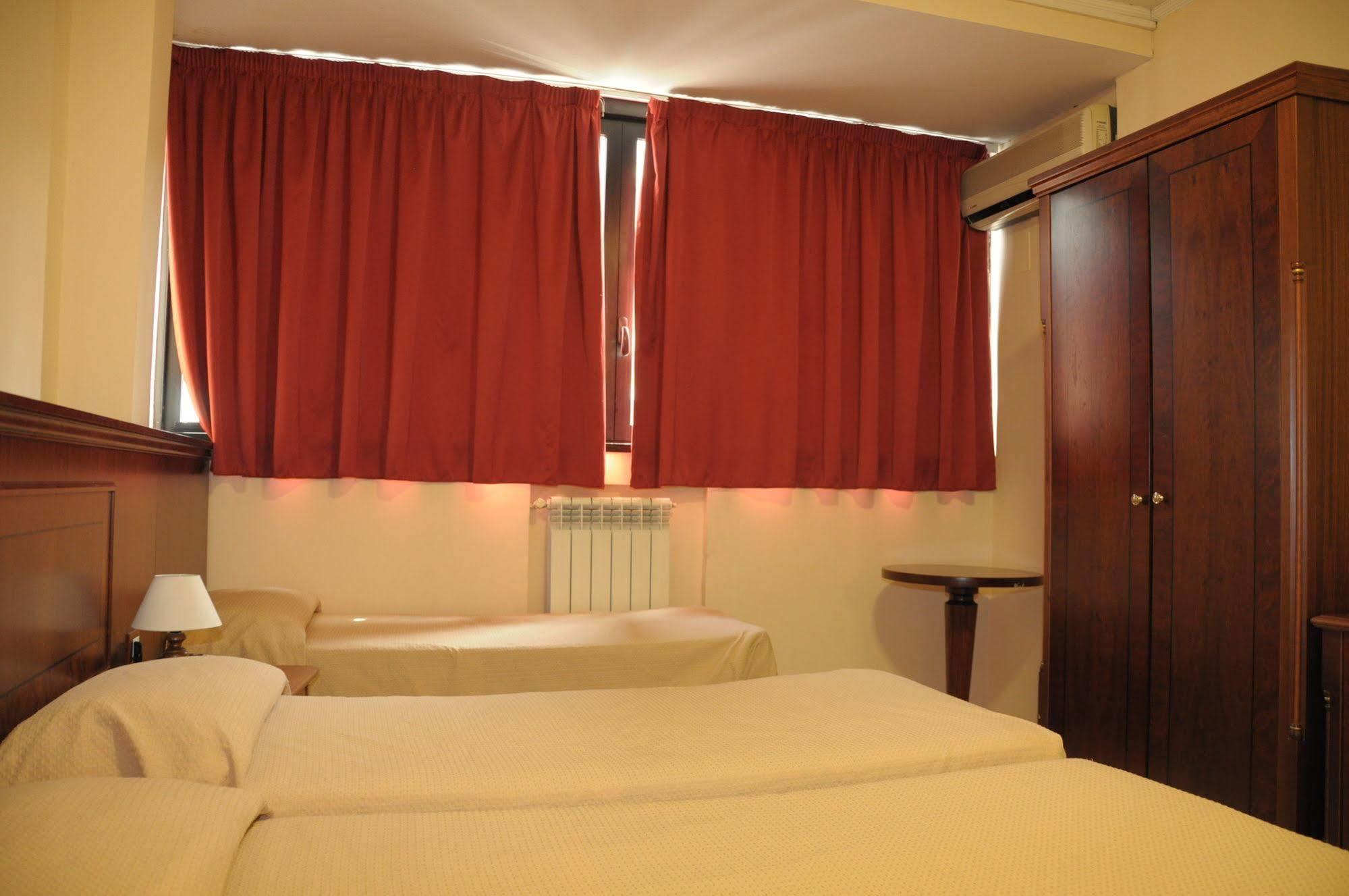 Hotel Cinecitta Рим Экстерьер фото